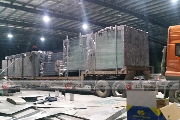 江蘇連云港第二批公交候車亭站臺(tái)發(fā)貨