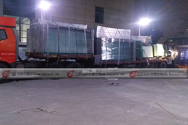 遼寧大連市甘井子區(qū)公交站臺(tái)候車亭第三批發(fā)貨