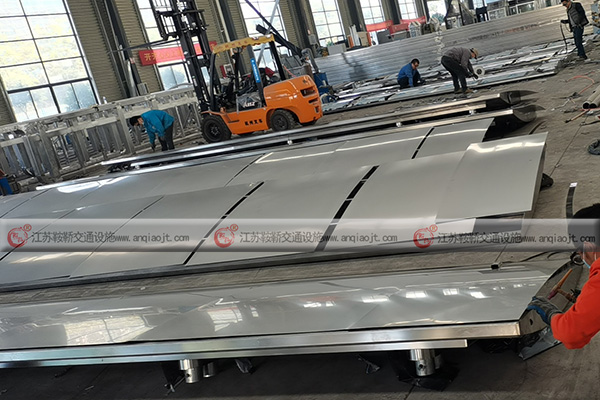 候車亭生產(chǎn)廠家怎么選？這幾點很重要