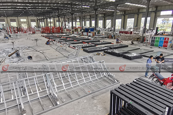 <strong>候車亭定制，哪個廠家更靠譜？</strong>