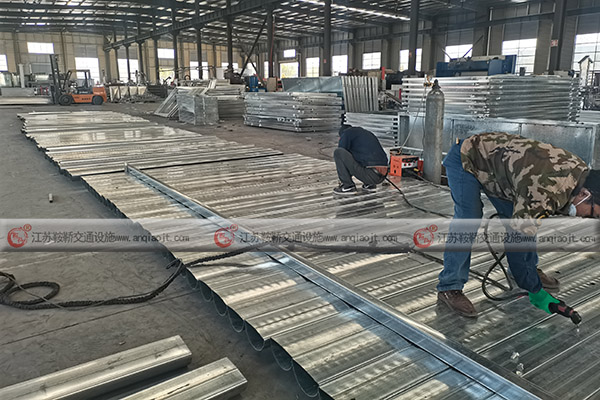 提升城市品位，從挑選一個好的公交候車亭設(shè)計廠家開始