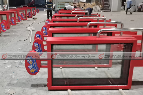 <strong>公交站點(diǎn)候車亭廣告的優(yōu)點(diǎn)</strong>