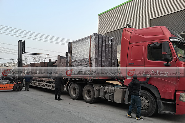 <strong>浙江寧波不銹鋼公交候車亭裝車發(fā)貨</strong>