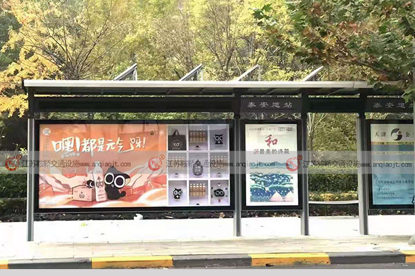材質(zhì)與樣式是決定候車亭價(jià)格的重要因素