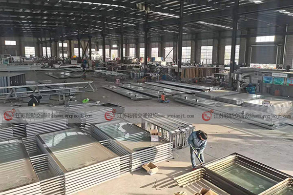 公交候車亭生產(chǎn)廠家在候車亭出廠前需要檢查的重點(diǎn)