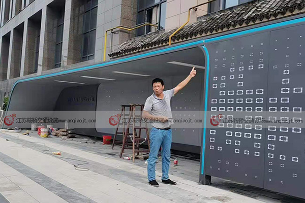 現(xiàn)代候車亭需要具備哪些功能