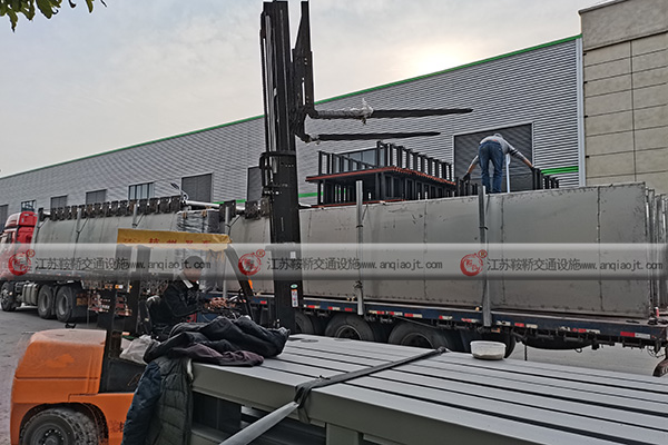 制作候車亭材質(zhì)都要保證候車亭的基本功能