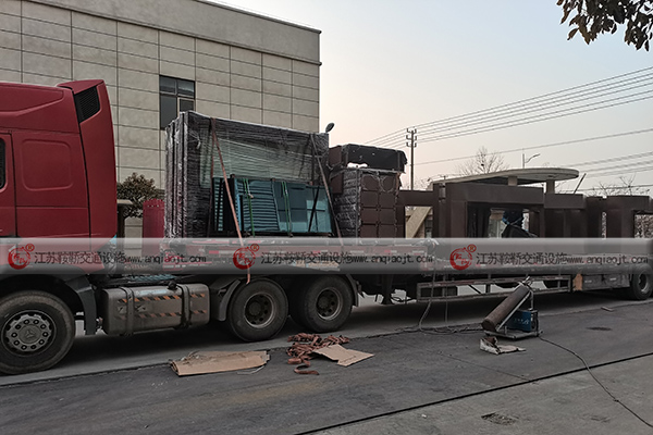 選擇不銹鋼候車亭生產廠家注意事項