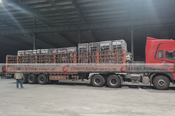 <strong>常用的公交候車亭材質(zhì)有哪些？哪個更好用？</strong>