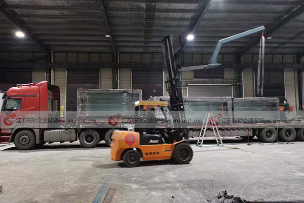 <strong>公交候車亭推薦選擇款式有哪些？哪些功能細(xì)節(jié)可以提高公交候車亭舒適度</strong>