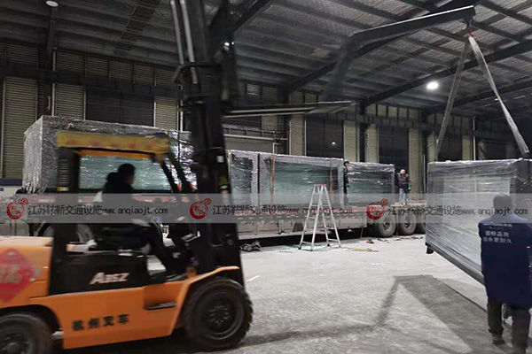 <strong>公交候車亭方案設(shè)計基本要求有哪些？怎么選擇生產(chǎn)廠家？</strong>