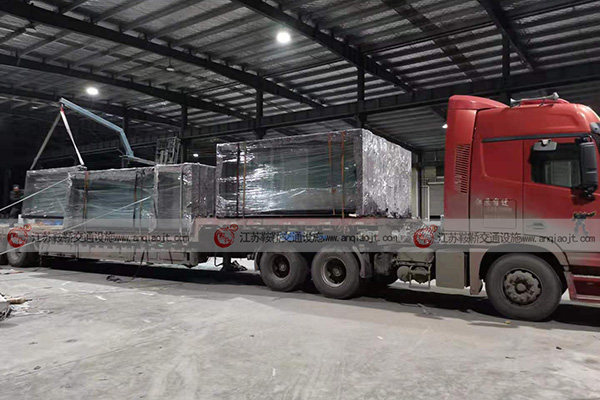 <strong>公交候車亭創(chuàng)意廣告怎么設(shè)計？公交候車亭廣告投放有哪些優(yōu)勢？</strong>