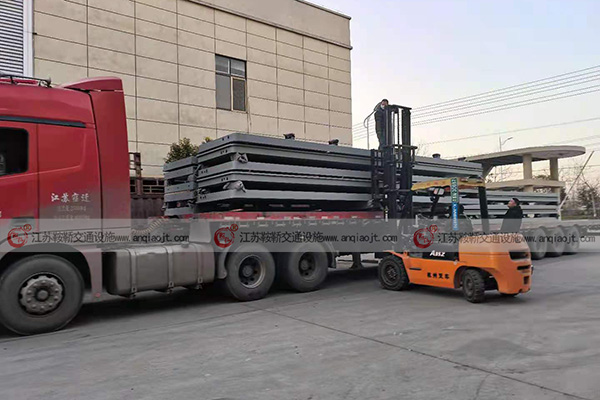 <strong>公交候車(chē)亭廣告銷(xiāo)售優(yōu)勢(shì)有哪些？怎么通過(guò)公交候車(chē)亭廣告讓更多人關(guān)注品牌</strong>