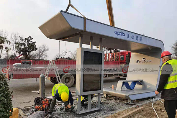 <strong>仿古公交站臺(tái)有哪些特色？能在生產(chǎn)廠家定制嗎？</strong>