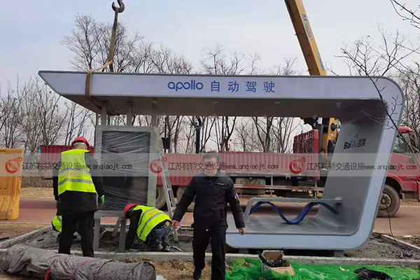 <strong>公交站臺燈箱有哪些作用？能在生產(chǎn)廠家購買嗎？</strong>