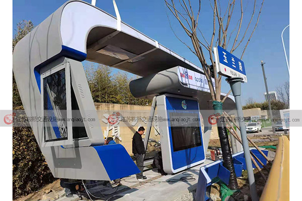 <strong>什么樣的廣告候車亭能滿足實(shí)際需求？</strong>