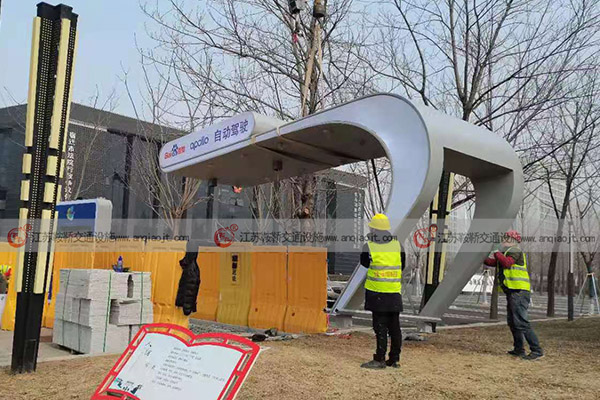 <strong>新款候車亭廠家如何選擇？</strong>