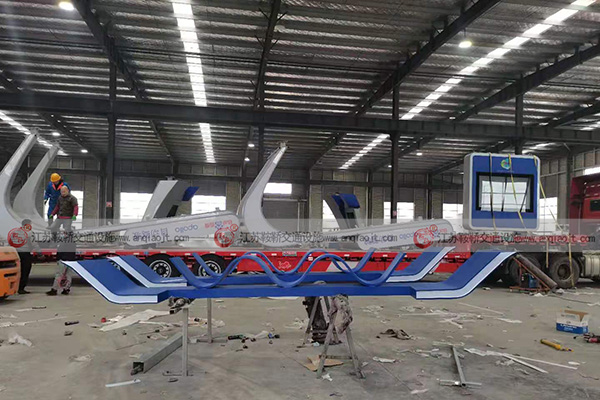 <strong>在建設(shè)智能候車亭時，應(yīng)如何選擇供應(yīng)廠家？</strong>