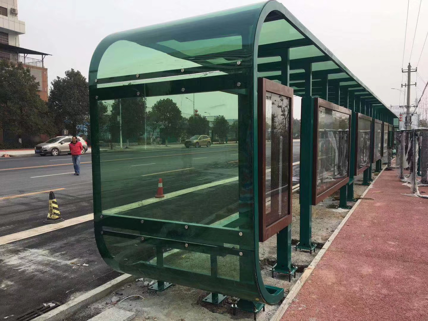 湖北武漢公交候車(chē)亭案例