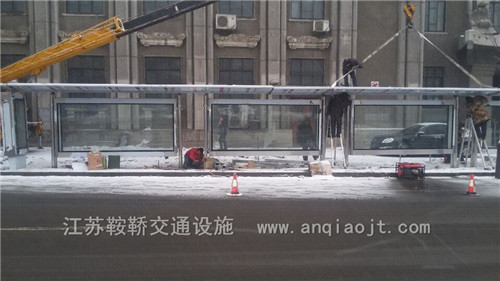 黑龍江綏化公交候車亭順利安裝